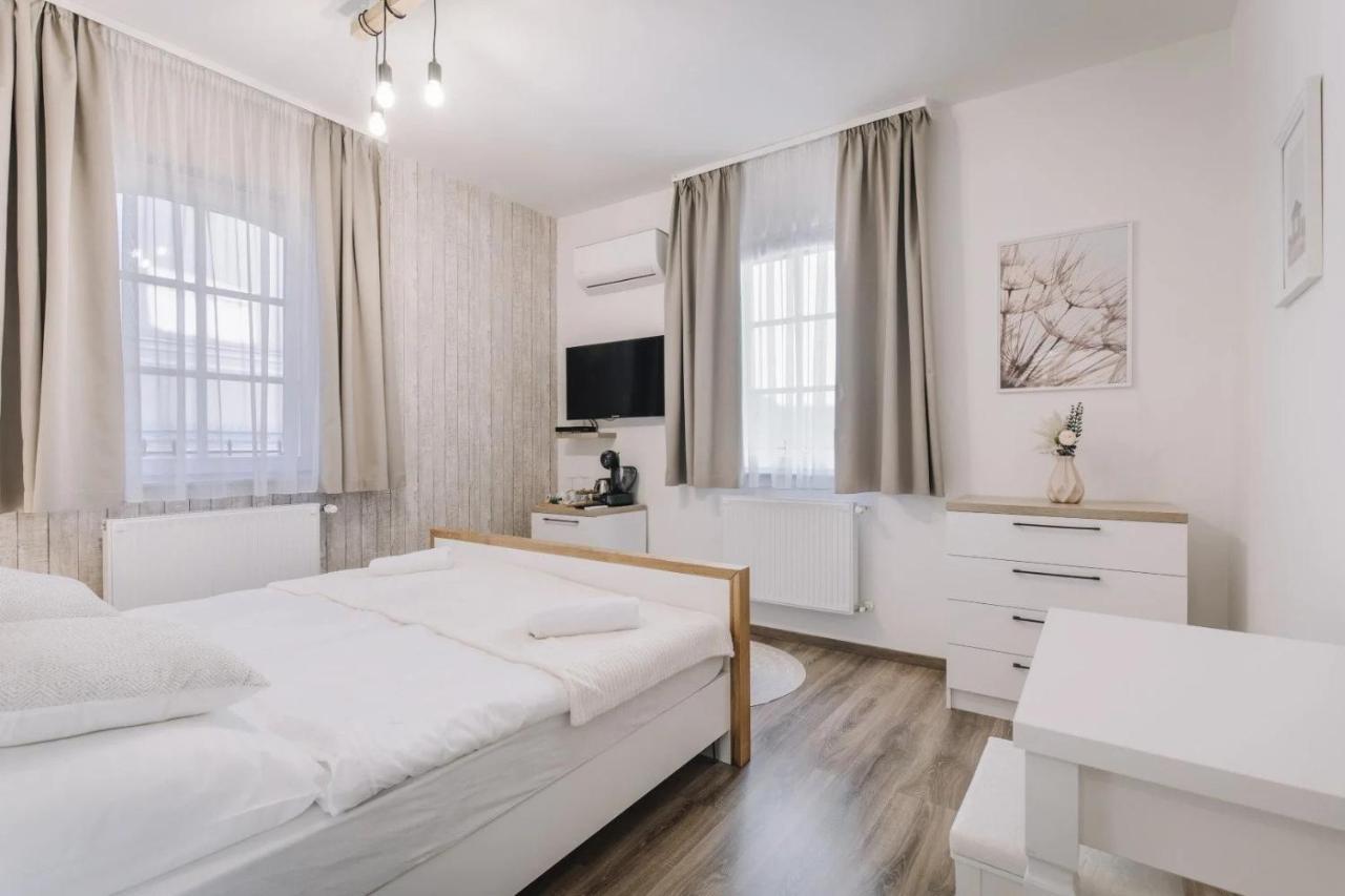 Apartmanhaz Soho Gyor Luaran gambar