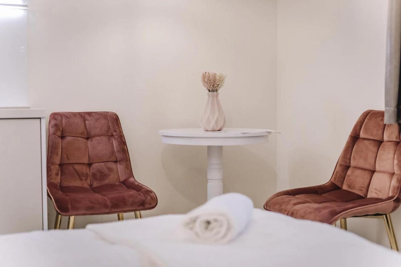 Apartmanhaz Soho Gyor Luaran gambar