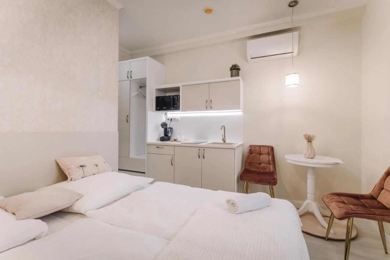 Apartmanhaz Soho Gyor Luaran gambar