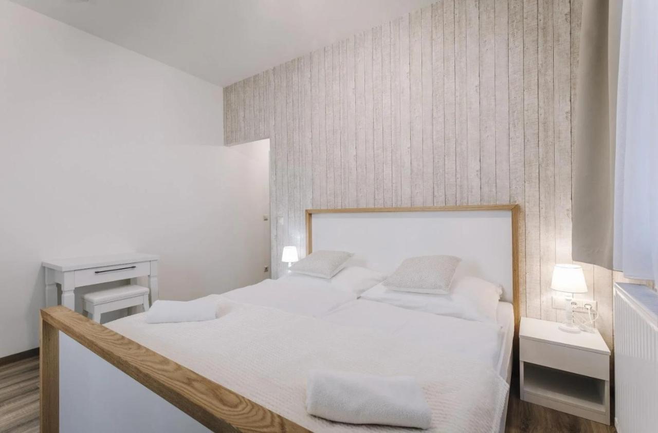 Apartmanhaz Soho Gyor Luaran gambar