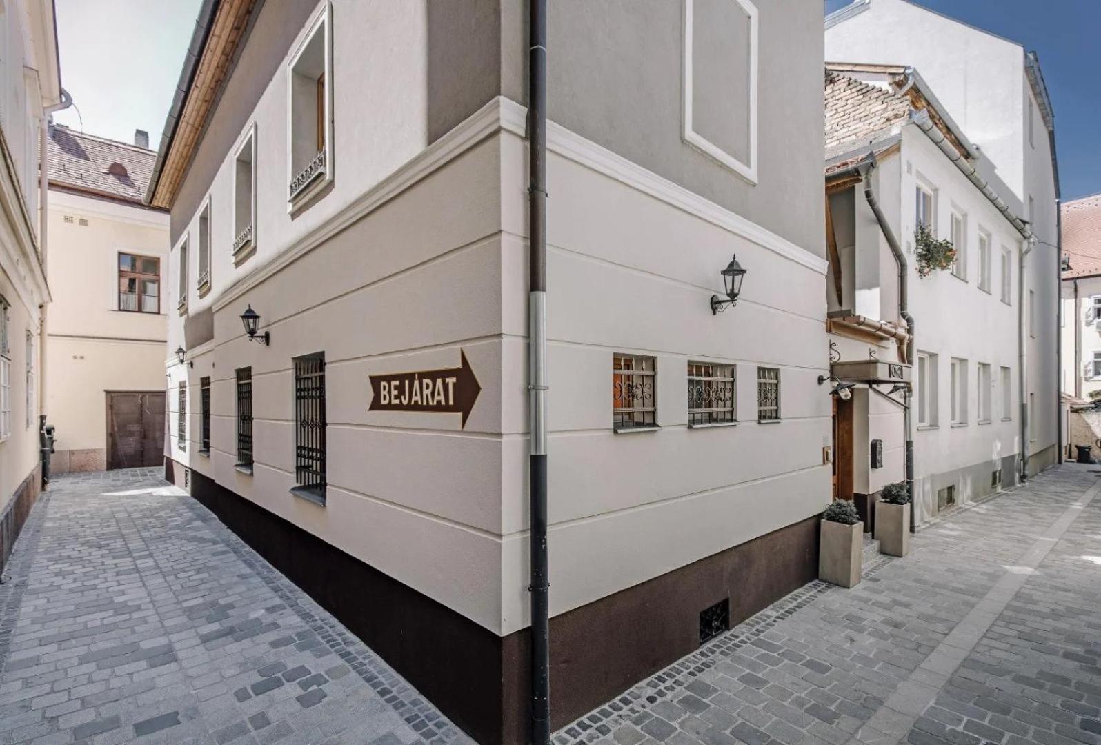Apartmanhaz Soho Gyor Luaran gambar